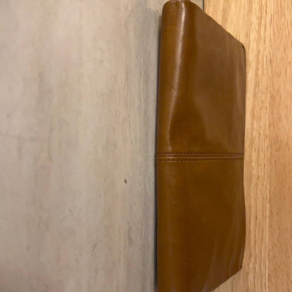 HOBO Evolve Wristlet in leather. - Picture 8 of 12